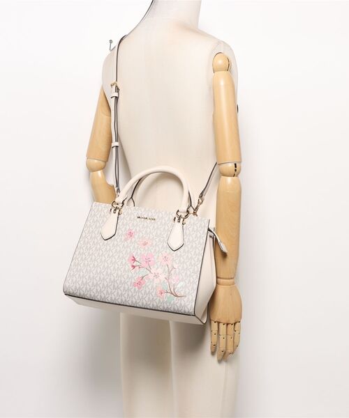 MICHAEL KORS(マイケルコース)の「MARILYN エンブリッシュ サッチェル ミディアム - MKシグネチャー(ハンドバッグ・レディース・ベージュ系その他・FREE)」の5枚目の写真