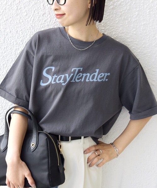 SHIPS(シップス)の「【WEB限定】バック タック ショート スリーブ ロゴ プリント TEE(Tシャツ/カットソー・レディース・チャコールグレー/ライトブルー/オフホワイト・ONE SIZE)」の3枚目の写真