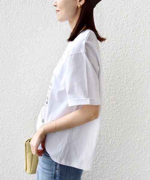 SHIPS(シップス)の「【WEB限定】バック タック ショート スリーブ ロゴ プリント TEE(Tシャツ/カットソー・レディース・チャコールグレー/ライトブルー/オフホワイト・ONE SIZE)」の5枚目の写真