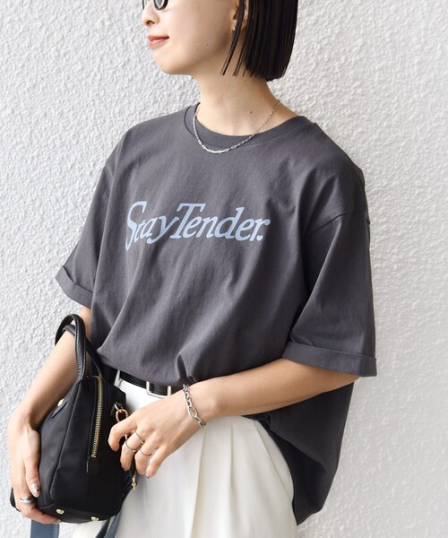 SHIPS(シップス)の「【WEB限定】バック タック ショート スリーブ ロゴ プリント TEE(Tシャツ/カットソー・レディース・チャコールグレー/ライトブルー/オフホワイト・ONE SIZE)」の19枚目の写真