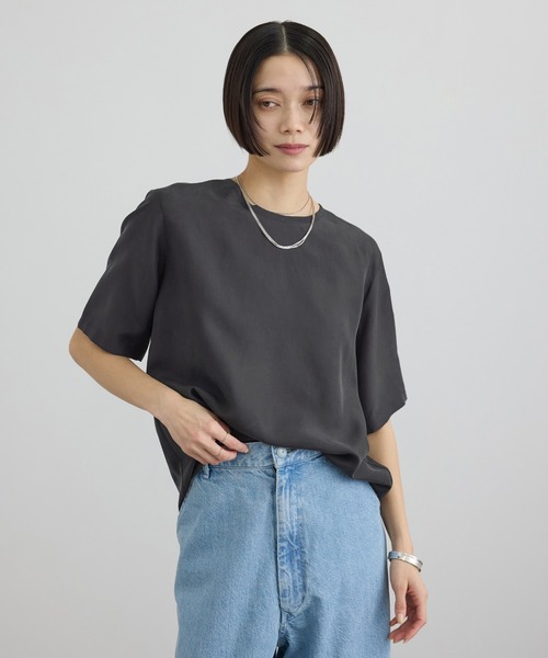 SALON adam et rope'（サロン アダム エ ロペ）の「[26SS]GENTLE SILK ハーフスリーブプルオーバー（Tシャツ/カットソー・レディース・ベージュ系その他/ブラック・FREE）」の3枚目の写真