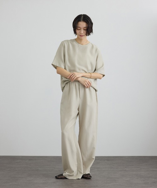 SALON adam et rope'（サロン アダム エ ロペ）の「[26SS]GENTLE SILK ハーフスリーブプルオーバー（Tシャツ/カットソー・レディース・ベージュ系その他/ブラック・FREE）」の5枚目の写真