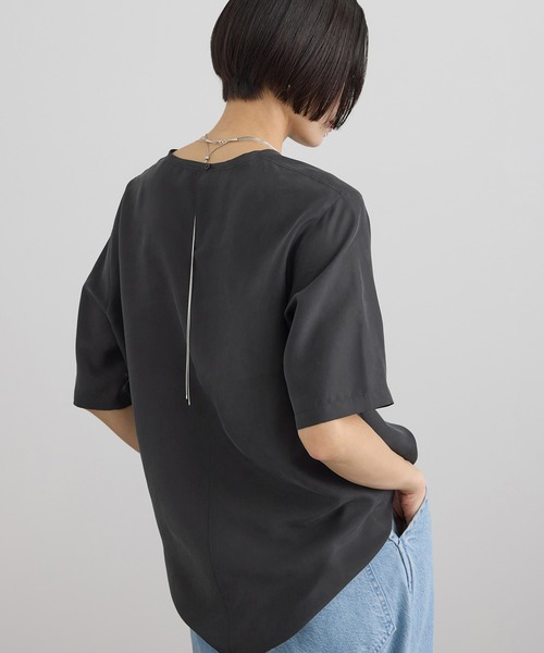 SALON adam et rope'（サロン アダム エ ロペ）の「[26SS]GENTLE SILK ハーフスリーブプルオーバー（Tシャツ/カットソー・レディース・ベージュ系その他/ブラック・FREE）」の7枚目の写真