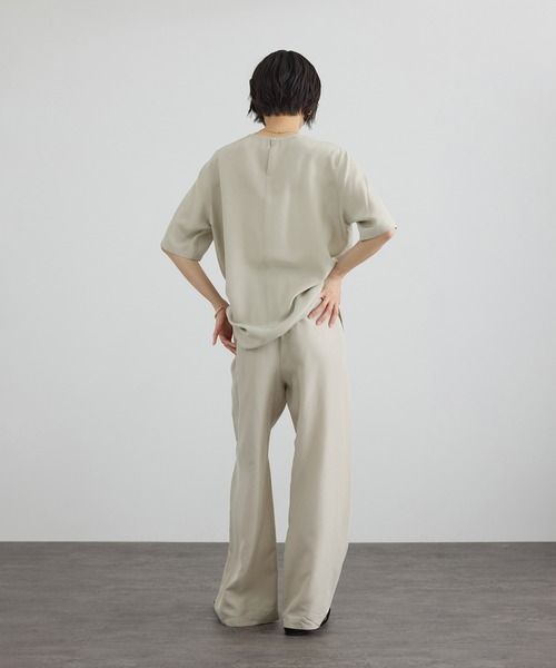 SALON adam et rope'（サロン アダム エ ロペ）の「[26SS]GENTLE SILK ハーフスリーブプルオーバー（Tシャツ/カットソー・レディース・ベージュ系その他/ブラック・FREE）」の8枚目の写真