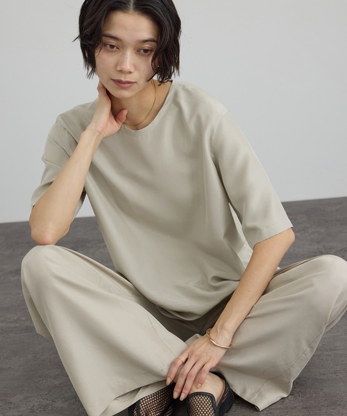 SALON adam et rope'（サロン アダム エ ロペ）の「[26SS]GENTLE SILK ハーフスリーブプルオーバー（Tシャツ/カットソー・レディース・ベージュ系その他/ブラック・FREE）」の9枚目の写真
