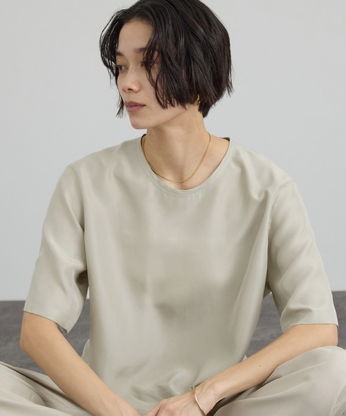 SALON adam et rope'（サロン アダム エ ロペ）の「[26SS]GENTLE SILK ハーフスリーブプルオーバー（Tシャツ/カットソー・レディース・ベージュ系その他/ブラック・FREE）」の10枚目の写真
