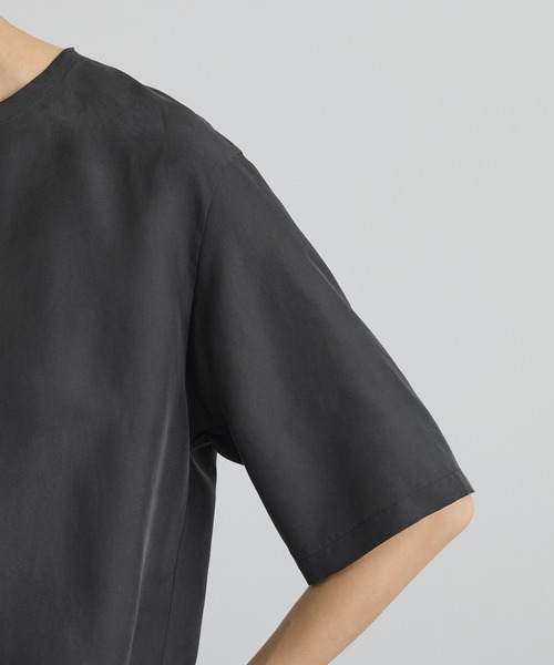 SALON adam et rope'（サロン アダム エ ロペ）の「[26SS]GENTLE SILK ハーフスリーブプルオーバー（Tシャツ/カットソー・レディース・ベージュ系その他/ブラック・FREE）」の16枚目の写真