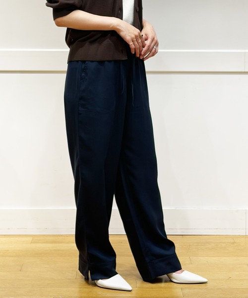 BANANA REPUBLIC FACTORY STORE(バナナリパブリック ファクトリーストア)の「BANANA REPUBLIC FACTORY STORE 日本限定 テンセル イージー ストレートパンツ(その他パンツ・レディース・グレー/ネイビー/ブラック/ベージュ・M/S/L/XS)」の4枚目の写真