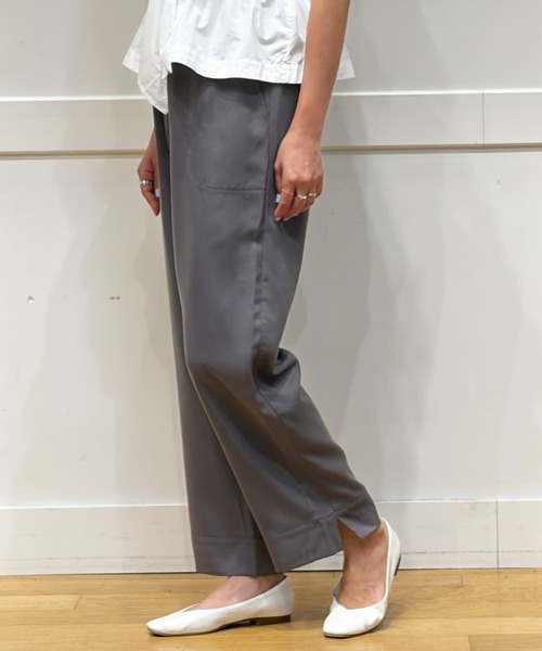 BANANA REPUBLIC FACTORY STORE(バナナリパブリック ファクトリーストア)の「BANANA REPUBLIC FACTORY STORE 日本限定 テンセル イージー ストレートパンツ(その他パンツ・レディース・グレー/ネイビー/ブラック/ベージュ・M/S/L/XS)」の1枚目の写真