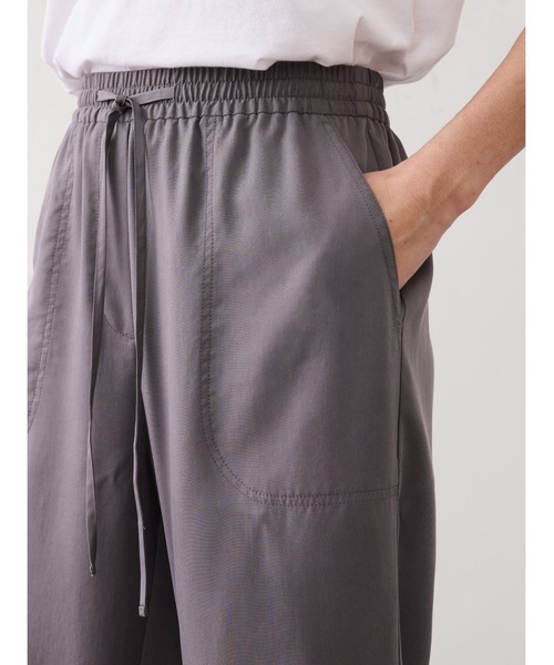 BANANA REPUBLIC FACTORY STORE(バナナリパブリック ファクトリーストア)の「BANANA REPUBLIC FACTORY STORE 日本限定 テンセル イージー ストレートパンツ(その他パンツ・レディース・グレー/ネイビー/ブラック/ベージュ・M/S/L/XS)」の6枚目の写真