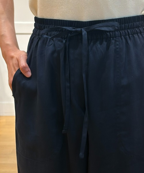 BANANA REPUBLIC FACTORY STORE(バナナリパブリック ファクトリーストア)の「BANANA REPUBLIC FACTORY STORE 日本限定 テンセル イージー ストレートパンツ(その他パンツ・レディース・グレー/ネイビー/ブラック/ベージュ・M/S/L/XS)」の21枚目の写真