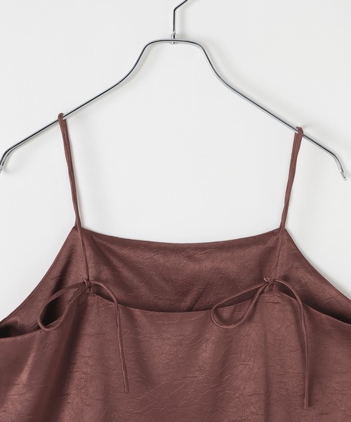 LEPSIM(レプシィム)の「皺サテンスクエアキャミ 664765(キャミソール・レディース・アイボリー/ブラウン/ドット・FREE)」の5枚目の写真