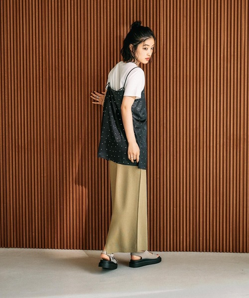 LEPSIM(レプシィム)の「皺サテンスクエアキャミ 664765(キャミソール・レディース・アイボリー/ブラウン/ドット・FREE)」の20枚目の写真