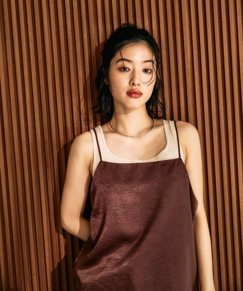 LEPSIM(レプシィム)の「皺サテンスクエアキャミ 664765(キャミソール・レディース・アイボリー/ブラウン/ドット・FREE)」の18枚目の写真