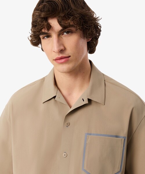 LACOSTE（ラコステ）の「撥水 オーバーサイズ ストレッチオープンカラーポプリンシャツ（シャツ/ブラウス・メンズ・ダークアッシュ/ベージュ・38/39/41/40）」の4枚目の写真