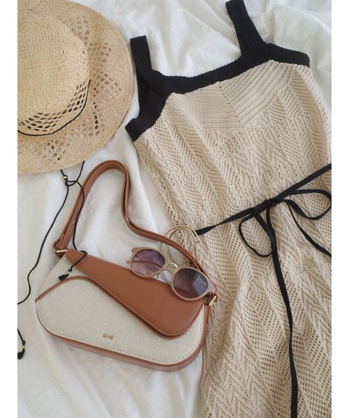 LAGUNAMOON（ラグナムーン）の「ノースリレースニットワンピース（ワンピース・レディース・ベージュ/レッド・SMALL/MEDIUM）」の4枚目の写真