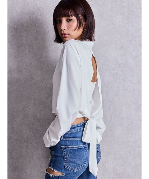 GYDA(ジェイダ)の「BACK OPENリボンショートシャツ(シャツ/ブラウス・レディース・オフホワイト/ブラック/ライトブルー・FREE)」の2枚目の写真
