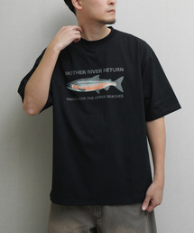 ZIP FIVE（ジップファイブ）の「【Trout】高密度編み 度詰め天竺 2タイプデザイン クラシックバックプリント フロントクラッシュプリント  半袖Tシャツ（Tシャツ/カットソー）」