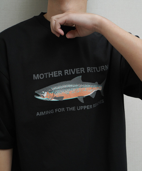 ZIP FIVE（ジップファイブ）の「【Trout】高密度編み 度詰め天竺 2タイプデザイン クラシックバックプリント/フロントクラッシュプリント  半袖Tシャツ（Tシャツ/カットソー・メンズ・ホワイト/ホワイト系/ホワイト系1/ブラック/グレー・MEDIUM/LARGE）」の20枚目の写真