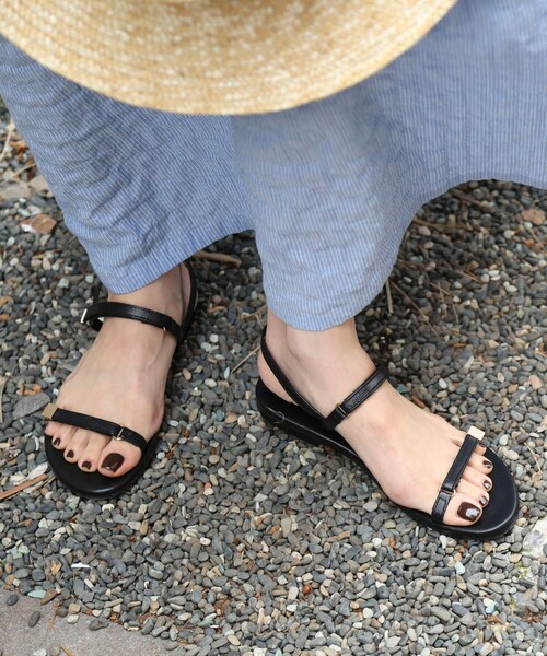 NOLLEY’S（ノーリーズ）の「【VINILO/ ヴィニーロ】ストラップサンダル（サンダル・レディース・ブラウン/ブラック・38/37/36）」の3枚目の写真