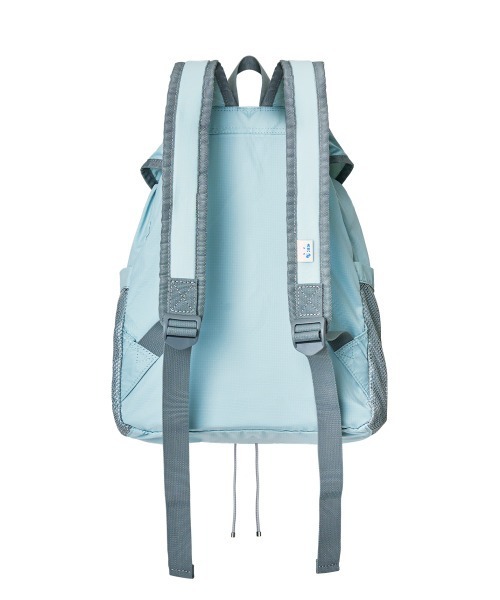 ROCKFISH WEATHERWEAR（ロックフィッシュウェザーウェア）の「[x ILLIT] FLAP BACKPACK（バックパック/リュック・レディース・スカイブルー・FREE）」の3枚目の写真