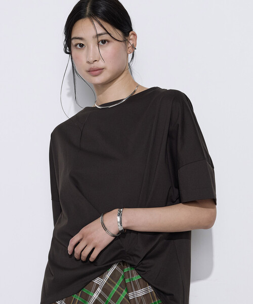 Gabardine K.T（ギャバジンケーティー）の「プレーティング天竺 ワンタックプルオーバー（Tシャツ/カットソー・レディース・サックスブルー/ブラウン/ミント・9号）」の2枚目の写真