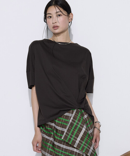 Gabardine K.T（ギャバジンケーティー）の「プレーティング天竺 ワンタックプルオーバー（Tシャツ/カットソー・レディース・サックスブルー/ブラウン/ミント・9号）」の12枚目の写真