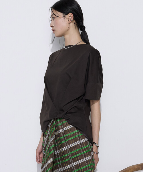 Gabardine K.T（ギャバジンケーティー）の「プレーティング天竺 ワンタックプルオーバー（Tシャツ/カットソー・レディース・サックスブルー/ブラウン/ミント・9号）」の11枚目の写真