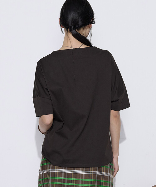 Gabardine K.T（ギャバジンケーティー）の「プレーティング天竺 ワンタックプルオーバー（Tシャツ/カットソー・レディース・サックスブルー/ブラウン/ミント・9号）」の10枚目の写真