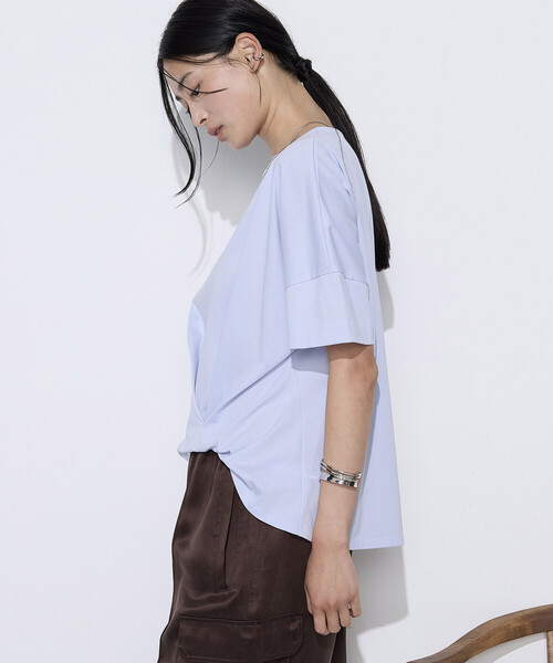 Gabardine K.T（ギャバジンケーティー）の「プレーティング天竺 ワンタックプルオーバー（Tシャツ/カットソー・レディース・サックスブルー/ブラウン/ミント・9号）」の7枚目の写真
