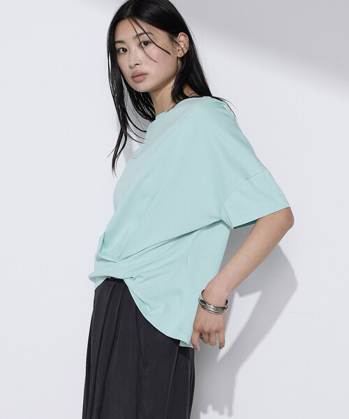 Gabardine K.T（ギャバジンケーティー）の「プレーティング天竺 ワンタックプルオーバー（Tシャツ/カットソー・レディース・サックスブルー/ブラウン/ミント・9号）」の19枚目の写真