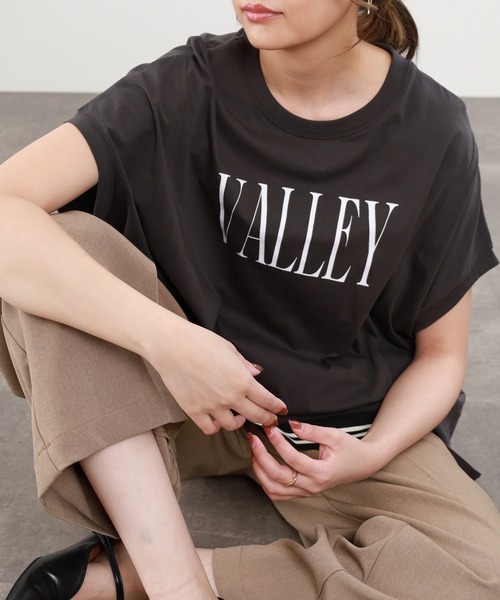 EGLANTINE(エグランティーヌ)の「EGLANTINE ドルマンスリーブロゴカットソー 半袖(Tシャツ/カットソー・レディース・グレイッシュベージュ/オフホワイト/チャコールグレー・38)」の19枚目の写真