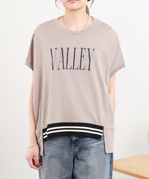 EGLANTINE(エグランティーヌ)の「EGLANTINE ドルマンスリーブロゴカットソー 半袖(Tシャツ/カットソー・レディース・グレイッシュベージュ/オフホワイト/チャコールグレー・38)」の4枚目の写真