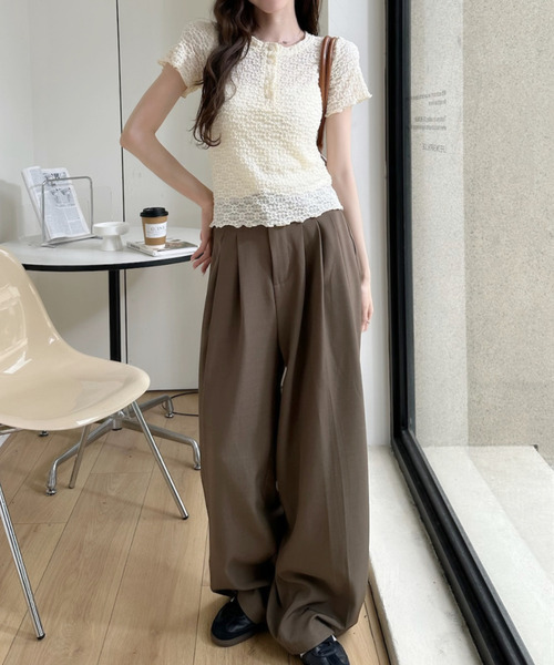 Ada.(エイダ)の「エンボス メロー ヘンリー ネック カットソー(Tシャツ/カットソー・レディース・ホワイト/イエロー/ブルー・FREE)」の6枚目の写真