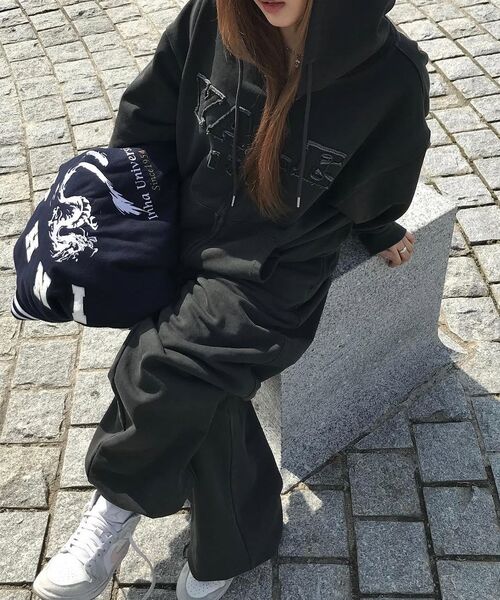 YALE(イェール)の「ピグメントアプリケフードジップアップ_チャコール(パーカー・レディース・その他・LARGE/X-LARGE/SMALL/MEDIUM)」の2枚目の写真