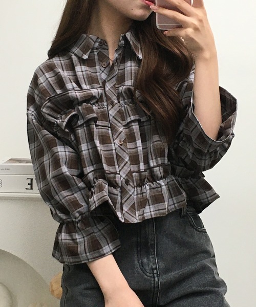 Ree&Mee(リーアンドミー)の「Ree&Mee 七分袖 パフスリーブ チェック フリル ショート丈 ブラウス(シャツ/ブラウス・レディース・ベージュ/ブラウン/サックスブルー/ブラック・M/L)」の3枚目の写真