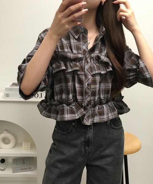Ree&Mee(リーアンドミー)の「Ree&Mee 七分袖 パフスリーブ チェック フリル ショート丈 ブラウス(シャツ/ブラウス・レディース・ベージュ/ブラウン/サックスブルー/ブラック・M/L)」の13枚目の写真