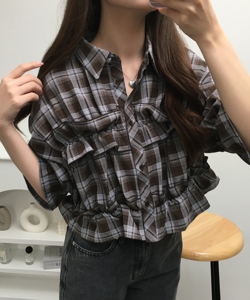 Ree&Mee(リーアンドミー)の「Ree&Mee 七分袖 パフスリーブ チェック フリル ショート丈 ブラウス(シャツ/ブラウス・レディース・ベージュ/ブラウン/サックスブルー/ブラック・M/L)」の17枚目の写真