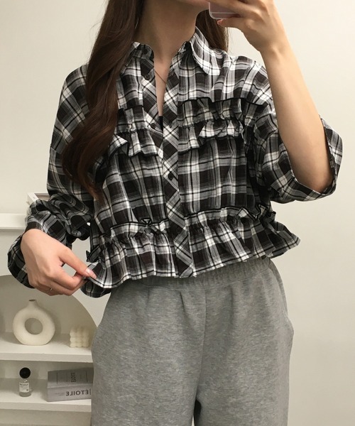 Ree&Mee(リーアンドミー)の「Ree&Mee 七分袖 パフスリーブ チェック フリル ショート丈 ブラウス(シャツ/ブラウス・レディース・ベージュ/ブラウン/サックスブルー/ブラック・M/L)」の5枚目の写真
