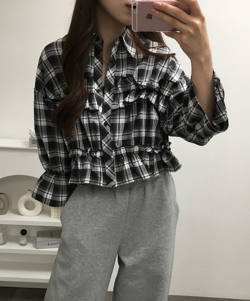 Ree&Mee(リーアンドミー)の「Ree&Mee 七分袖 パフスリーブ チェック フリル ショート丈 ブラウス(シャツ/ブラウス・レディース・ベージュ/ブラウン/サックスブルー/ブラック・M/L)」の9枚目の写真
