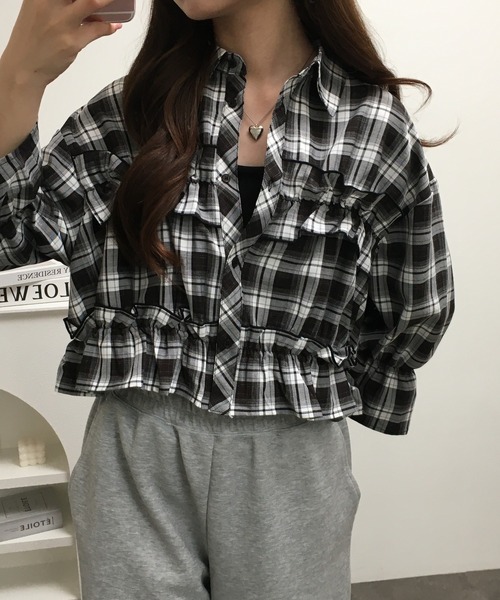 Ree&Mee(リーアンドミー)の「Ree&Mee 七分袖 パフスリーブ チェック フリル ショート丈 ブラウス(シャツ/ブラウス・レディース・ベージュ/ブラウン/サックスブルー/ブラック・M/L)」の11枚目の写真