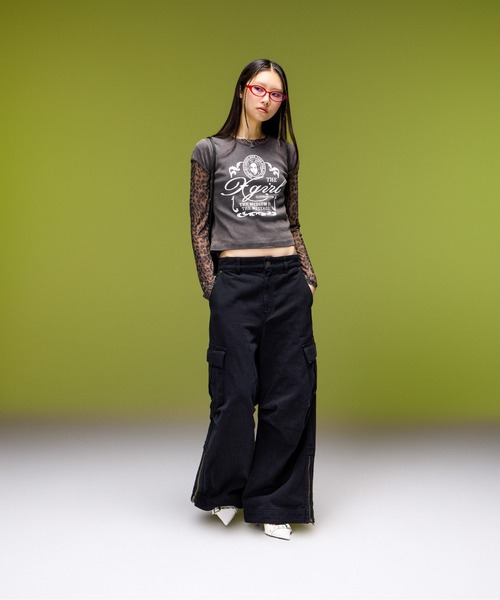 X-girl(エックスガール)の「FADED VICTORIAN FACE S/S BABY TEE(Tシャツ/カットソー・レディース・オフホワイト/チャコール・S/M)」の4枚目の写真