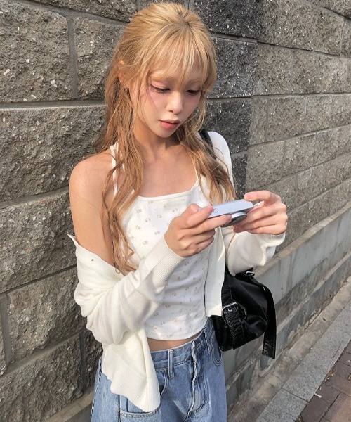 anyonemore(エニワンモア)の「ベーシックボタンラウンドネックニットカーディガン(カーディガン/ボレロ・レディース・ホワイト・FREE)」の11枚目の写真