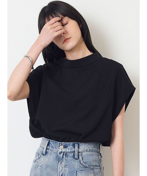 ELENDEEK(エレンディーク)の「CURVE SLEEVE CS(Tシャツ/カットソー・レディース・ベージュ/ブラック/オフホワイト・FREE)」の7枚目の写真