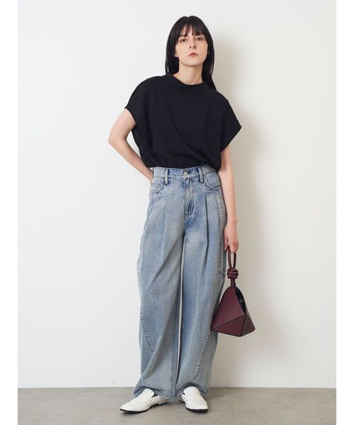 ELENDEEK(エレンディーク)の「CURVE SLEEVE CS(Tシャツ/カットソー・レディース・ベージュ/ブラック/オフホワイト・FREE)」の9枚目の写真