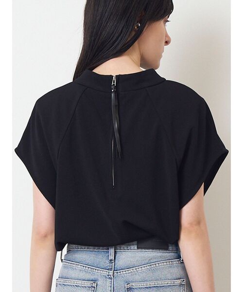 ELENDEEK(エレンディーク)の「CURVE SLEEVE CS(Tシャツ/カットソー・レディース・ベージュ/ブラック/オフホワイト・FREE)」の10枚目の写真