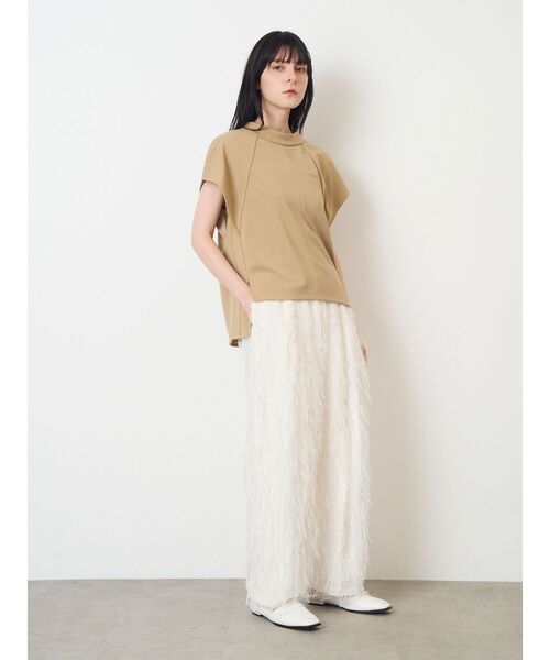 ELENDEEK(エレンディーク)の「CURVE SLEEVE CS(Tシャツ/カットソー・レディース・ベージュ/ブラック/オフホワイト・FREE)」の11枚目の写真