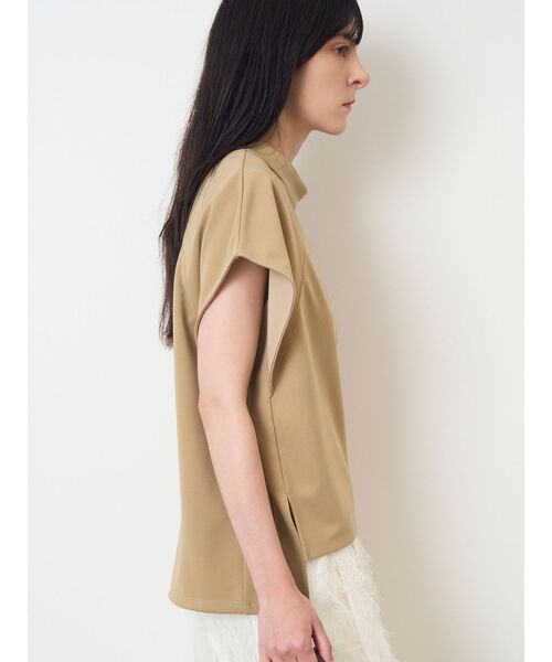 ELENDEEK(エレンディーク)の「CURVE SLEEVE CS(Tシャツ/カットソー・レディース・ベージュ/ブラック/オフホワイト・FREE)」の13枚目の写真