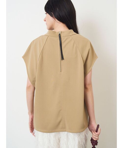 ELENDEEK(エレンディーク)の「CURVE SLEEVE CS(Tシャツ/カットソー・レディース・ベージュ/ブラック/オフホワイト・FREE)」の14枚目の写真