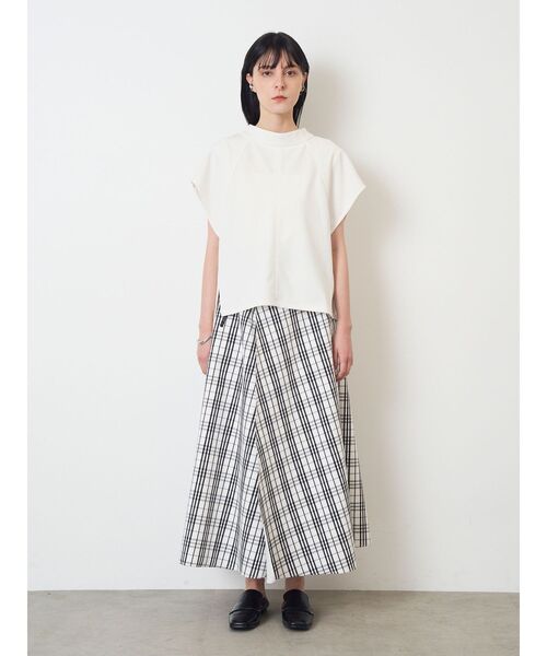 ELENDEEK(エレンディーク)の「CURVE SLEEVE CS(Tシャツ/カットソー・レディース・ベージュ/ブラック/オフホワイト・FREE)」の15枚目の写真